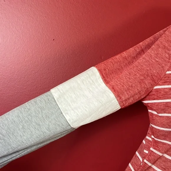 BNWOT Maurices lightweight, hooded, long sleeve top - Picture 4 of 15